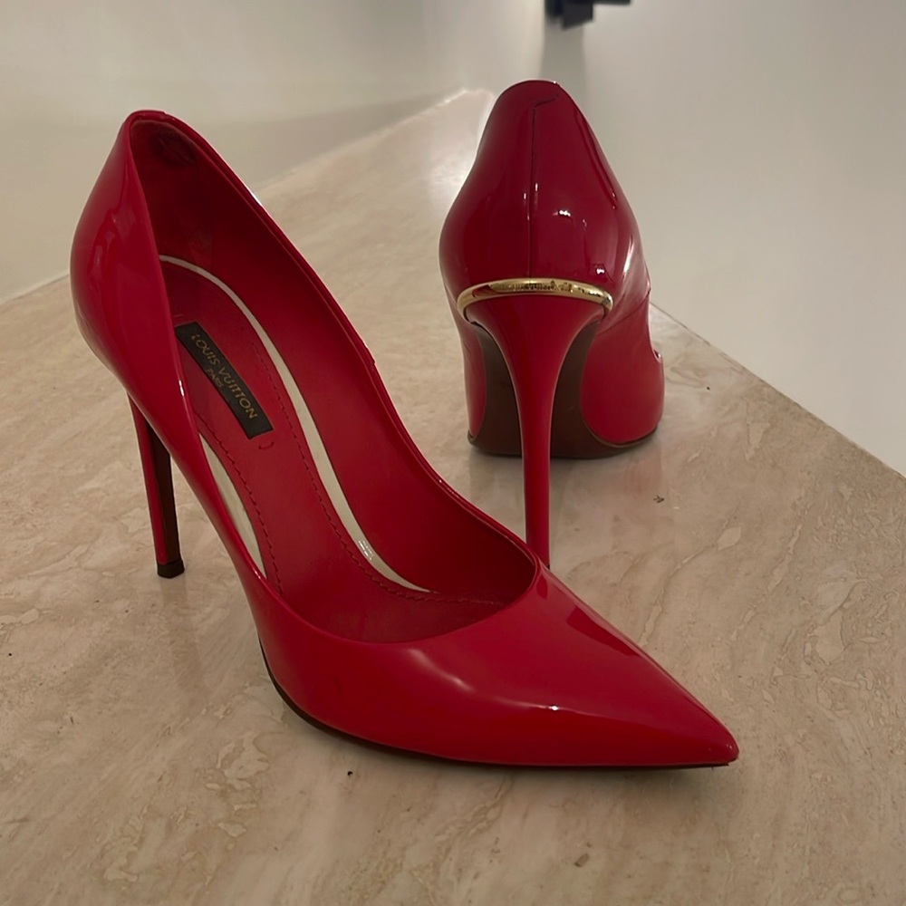 Louis Vuitton Pumps/Heels. Used. Size 37. Guaranteed Authentic